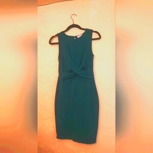 Chic Emerald Green Dress- Flattering Criss-Cross Detail